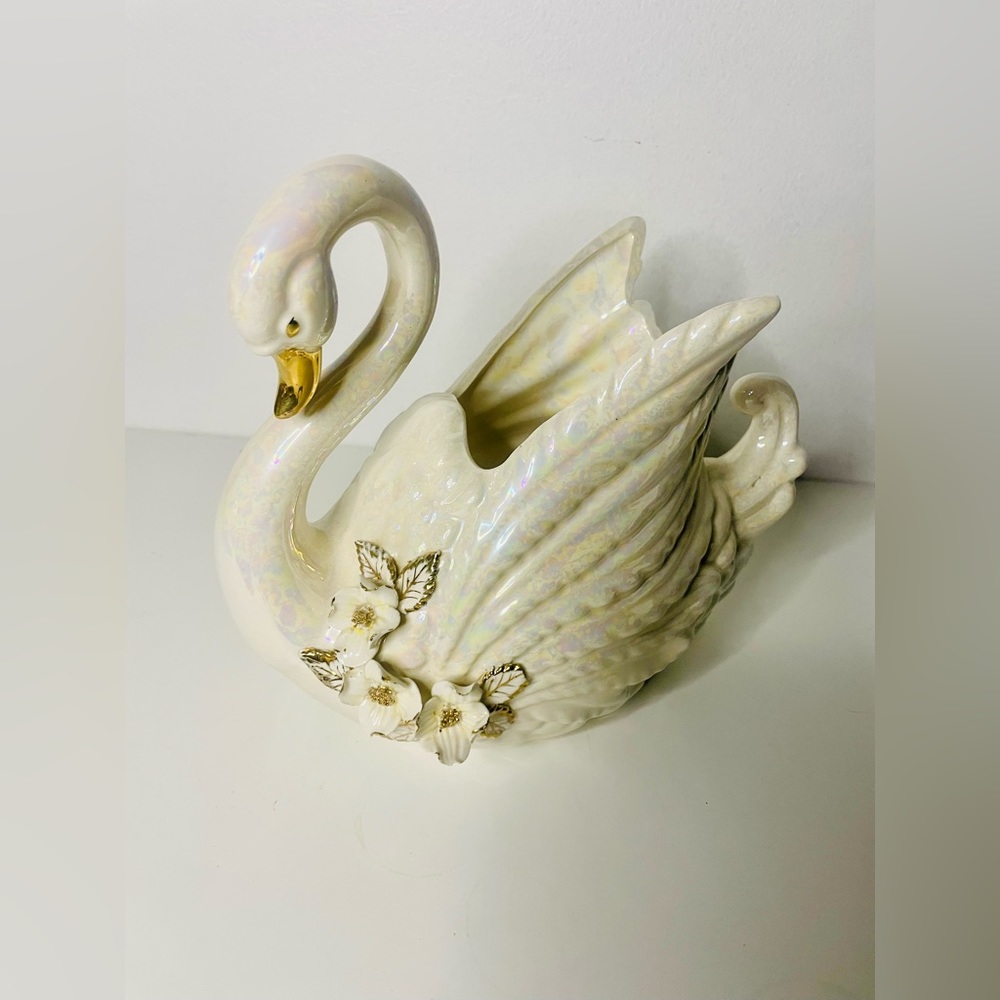 Vintage Norcrest Swan Planter, Bougie Lakehouse Decor, Beautiful Iridescent